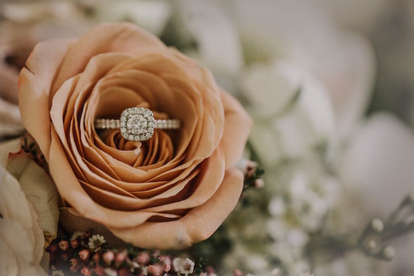 wedding rings in tofee roses by mudgee monkey wedding and event florist Mudgee
