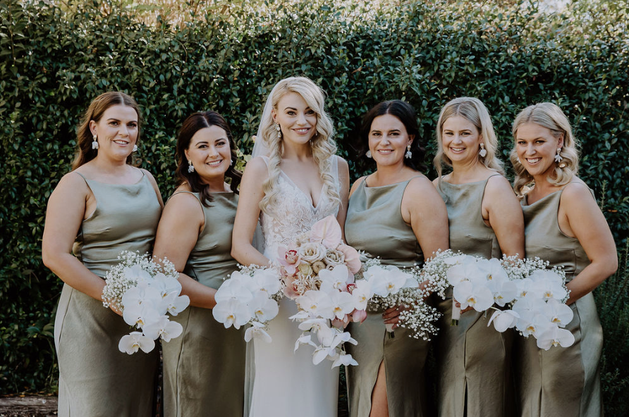 Mudgee monkey bouquets at this mudgee wedding at Lowes wines