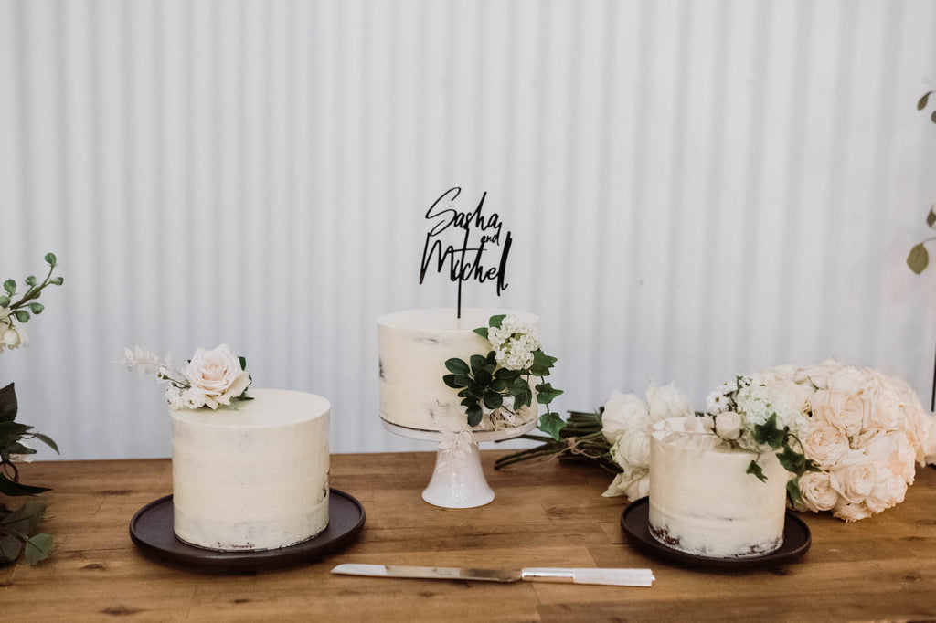 wedding cake flowers by Mudgee monkey florist 