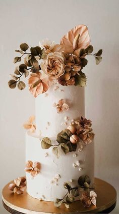 Mudgee autum wedding cake with mudgee wedding florist and events